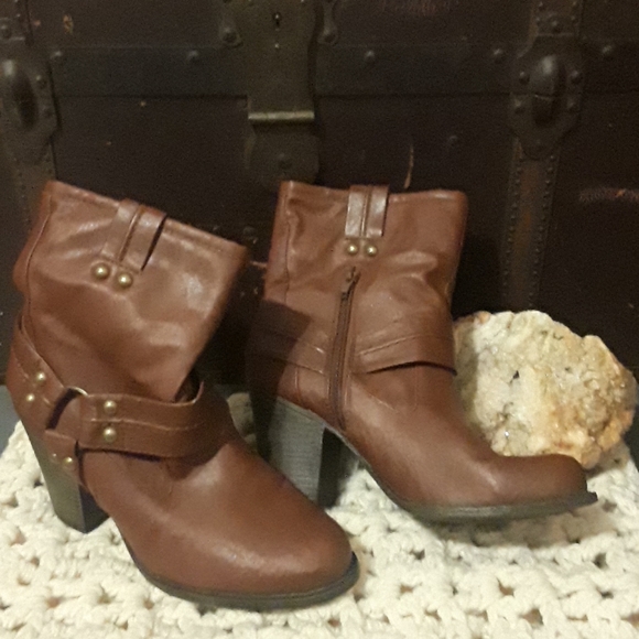 Olsenboye Shoes - 🍀Womens Brown Booties w Buckles